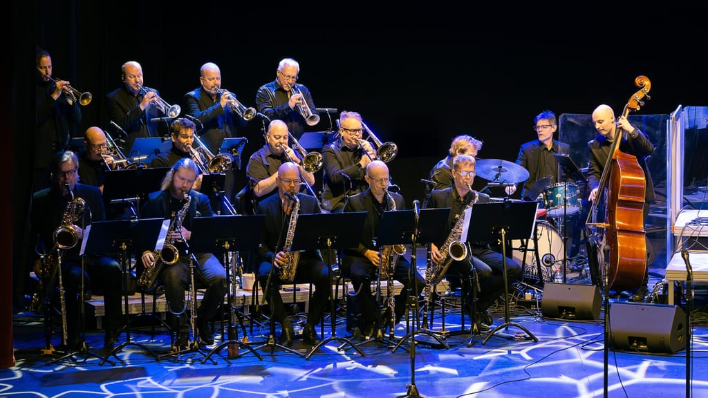 Whispering Band